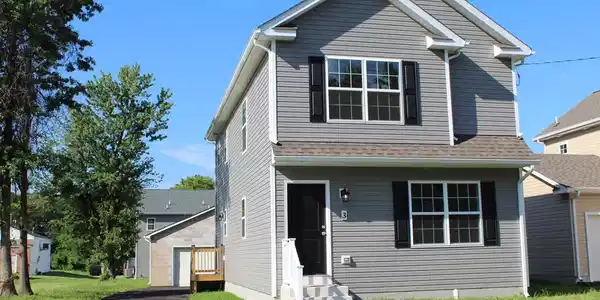 3 BUTTONWOOD AVENUE
