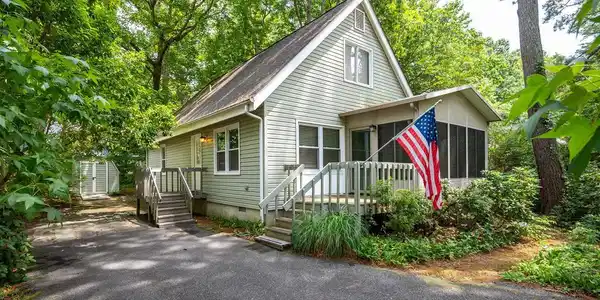 7 ROYAL OAKS DRIVE