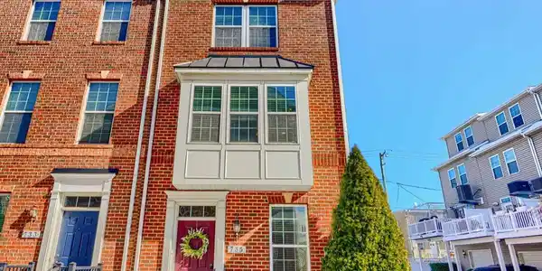 735 MACON STREET