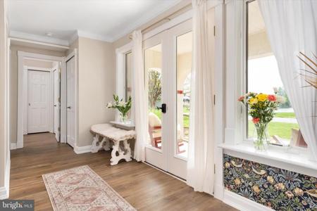 1 QUEEN VICTORIA COURT