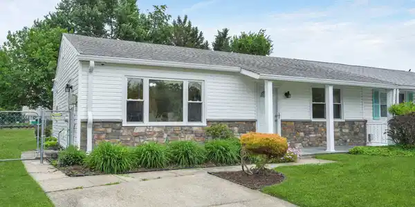 7729 VENA COURT