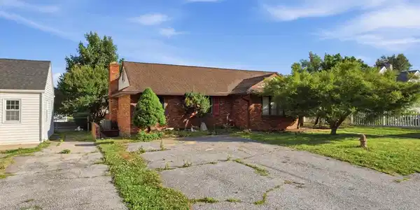 40 UNIVERSITY AVENUE