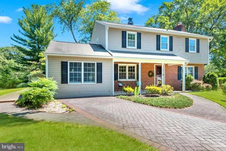 2 LYNHAVEN COURT