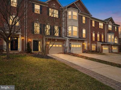 3232 ESCAPADE CIRCLE