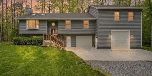 10464 EISENHOWER DRIVE