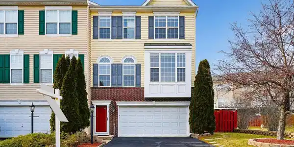 2433 BATTERY HILL CIRCLE