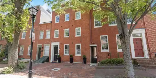 133 LEE STREET