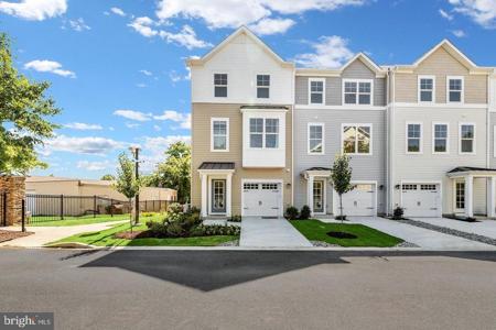 527 SEAWAY LANE