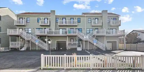 902 EDGEWATER AVENUE