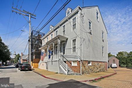 32 EAST STREET