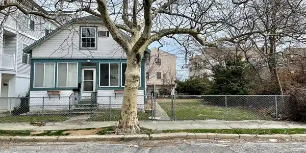 417 ROBERTS AVENUE