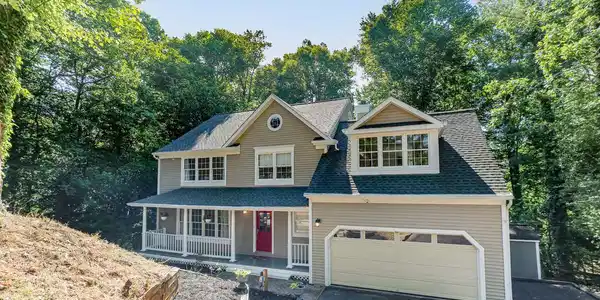 302 COMMODORE COVE
