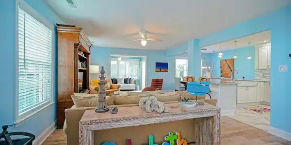 8 CAROLINE LANE