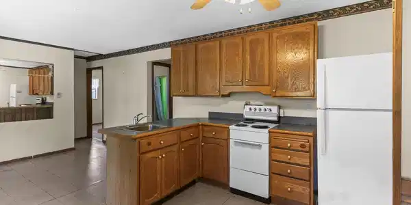 36031 BAY DRIVE