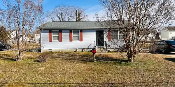 1114 MACES LANE