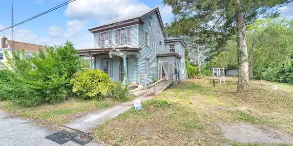 2528 MARKET STREET