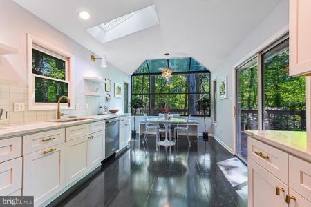 443 POPLAR LANE
