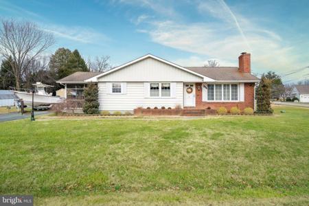 111 N MEADOW DRIVE