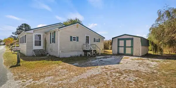 389 BAY DRIVE