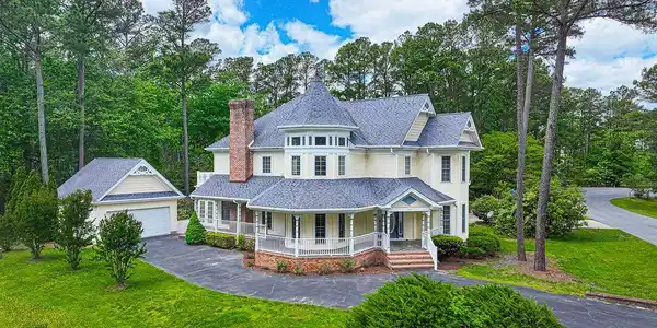 101 PORT ARTHUR COURT