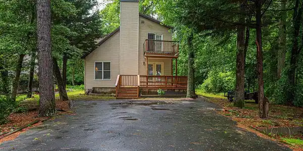 9 DOGWOOD PLACE