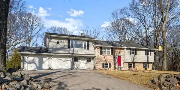 876 SHORE ACRES ROAD