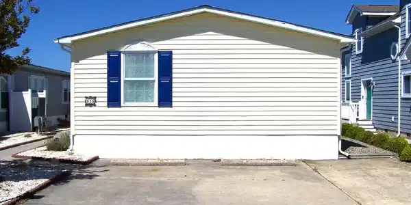 515 HARBOUR DRIVE