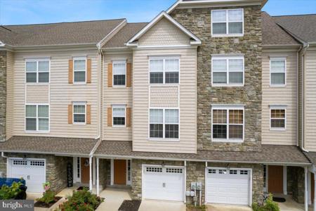 130 BACKSTRETCH WAY