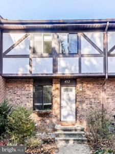 452 KNOTTWOOD COURT
