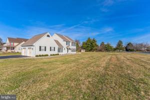 300 W BRADFORD COURT