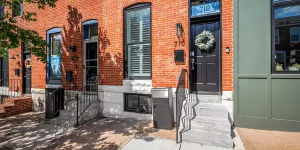 710 BAYLIS STREET