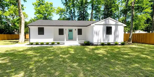 506 HAND AVENUE