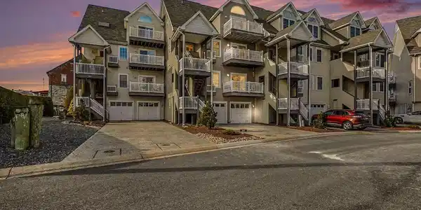 202 POINTE WAY