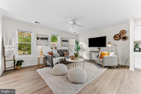 941 RIVERSEDGE CIRCLE