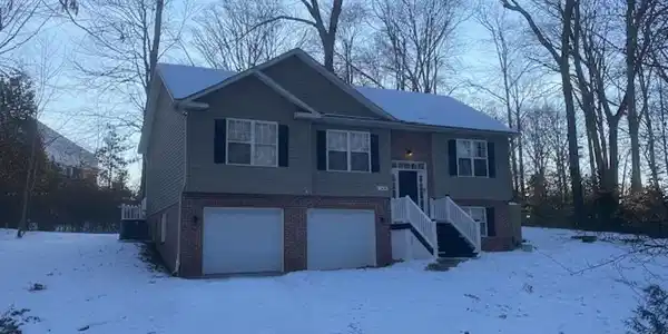 504 THUNDERBIRD DRIVE