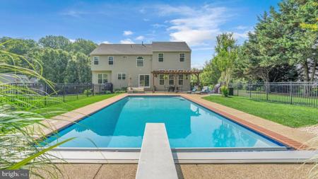1725 MAYFAIR COURT