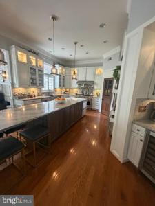 214 BOWEN COURT