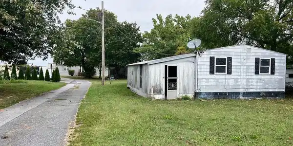 12 HUTCHA ALLEY