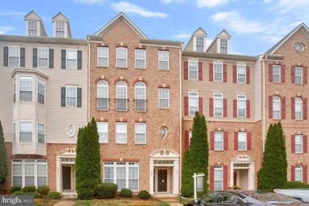 2211 IVY LANE