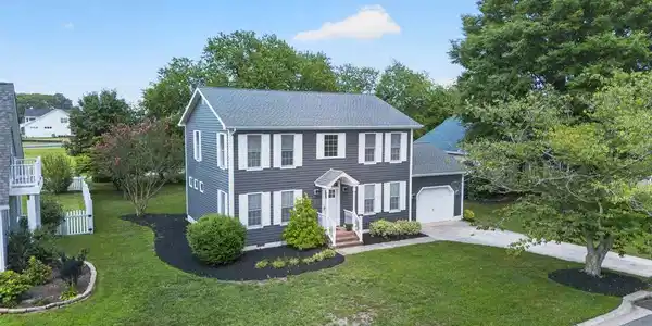 20 BAY BREEZE DRIVE