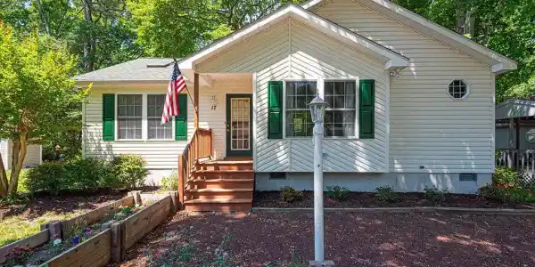 17 GREENWOOD LANE