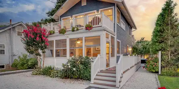 8 FOLSOM AVENUE