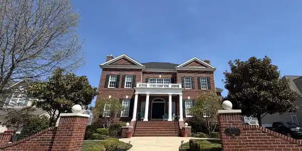 427 SHORE DRIVE