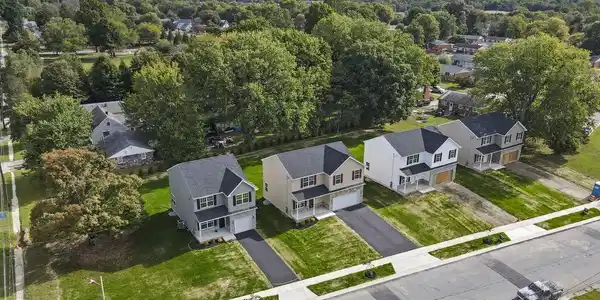 306 NOWLAND LANE