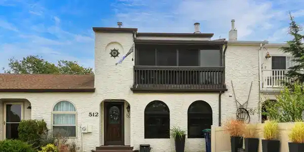 512 LAGOON BOULEVARD