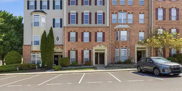 2183 IVY LANE
