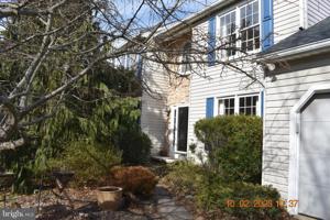 514 STRAFORD COURT
