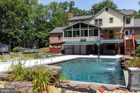 3121 HUNTING CREEK ROAD