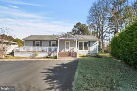 613 PAGET COURT