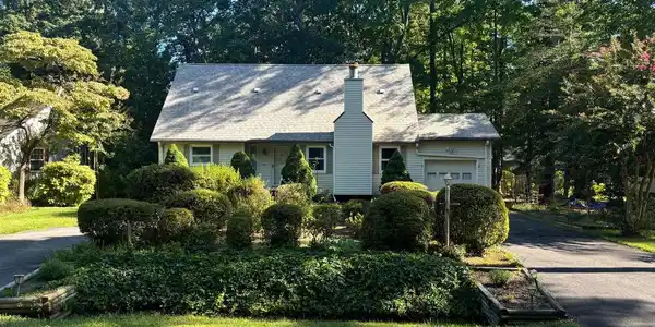 4 MOONRAKER ROAD